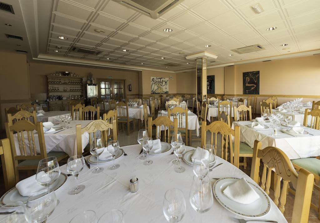 Hostal Restaurante La Pineda Эль-Барко-де-Авила Экстерьер фото