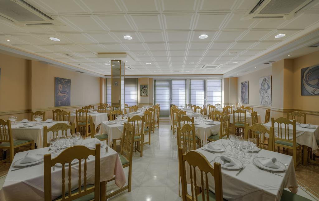 Hostal Restaurante La Pineda Эль-Барко-де-Авила Экстерьер фото