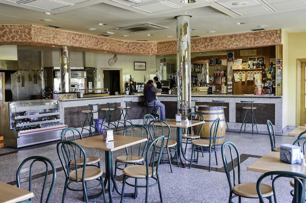 Hostal Restaurante La Pineda Эль-Барко-де-Авила Экстерьер фото